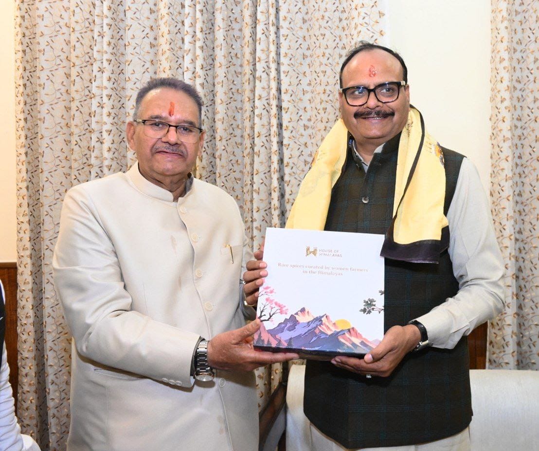 हरिद्वार में यूपी के उप मुख्यमंत्री ब्रजेश पाठक के उत्तराखण्ड आगमन पर उनका स्वागत एवं अभिनंदन करते कैबिनेट मंत्री गणेश जोशी