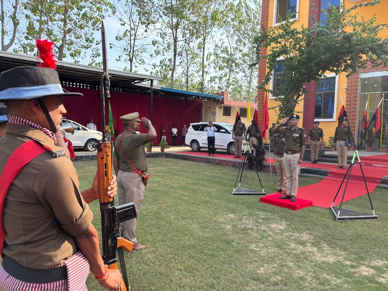 A.D.G. डॉ0 वी. मुरुगेशन व S.S.P. नवनीत सिंह द्वारा सुनी गई जनसमस्याएं